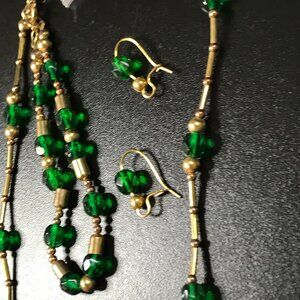 15 1/2" Green and Gold Necklace Set